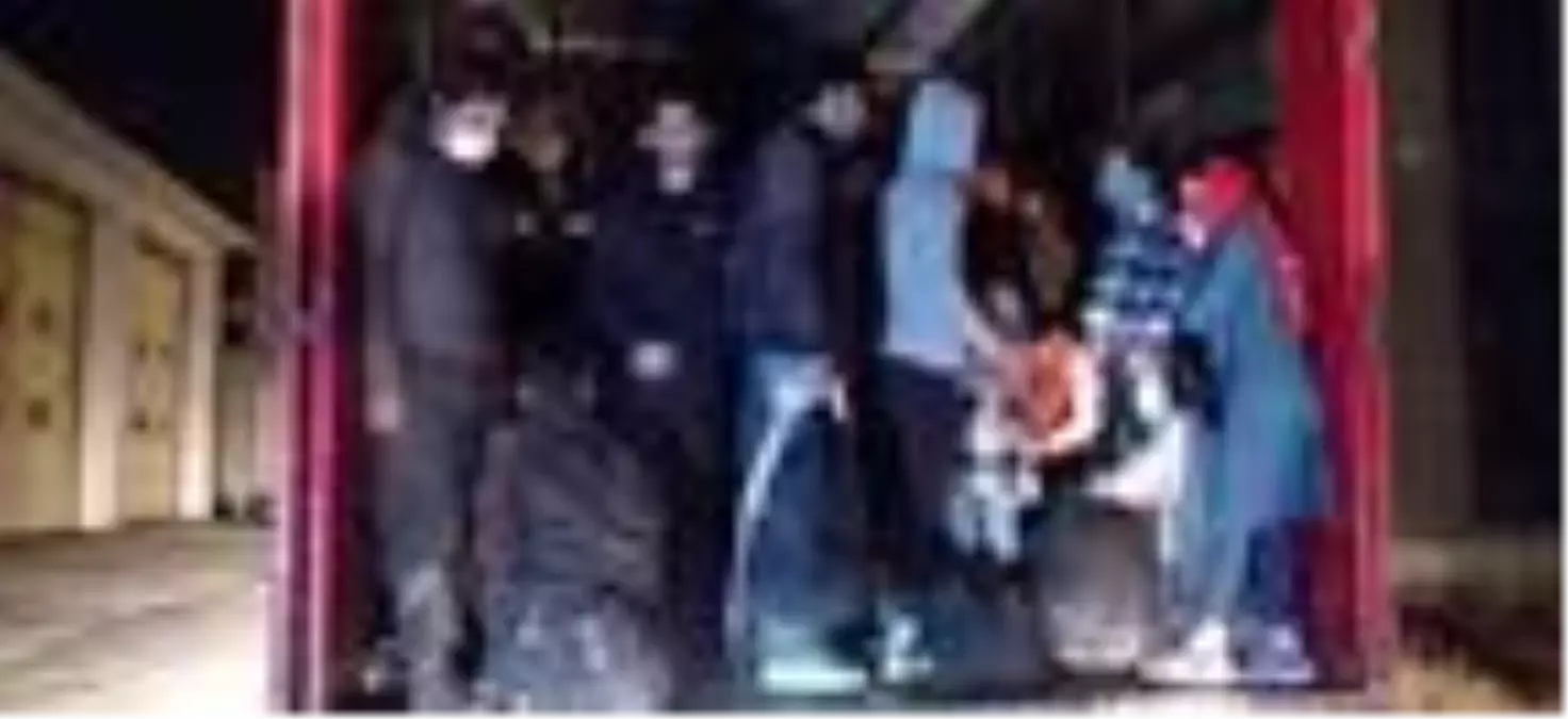 TIR'ın dorsesinde 210 kaçak göçmen yakalandı