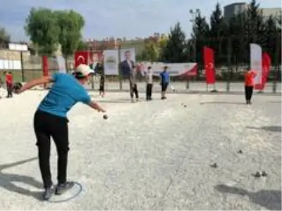 Toroslar'da bocce ve tenis turnuvasında coşkulu final Toroslar'da bocce ve tenis turnuvasında coşkulu final