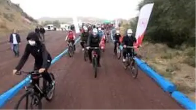 Türkiye'nin en uzun bisiklet yolunda pedallar 29 Ekim için çevrildi Türkiye'nin en uzun bisiklet yolunda pedallar 29 Ekim için çevrildi