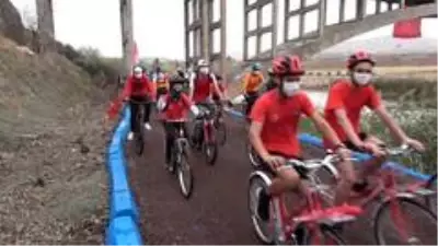 Türkiye'nin en uzun bisiklet yolunda pedallar 29 Ekim için çevrildi Türkiye'nin en uzun bisiklet yolunda pedallar 29 Ekim için çevrildi