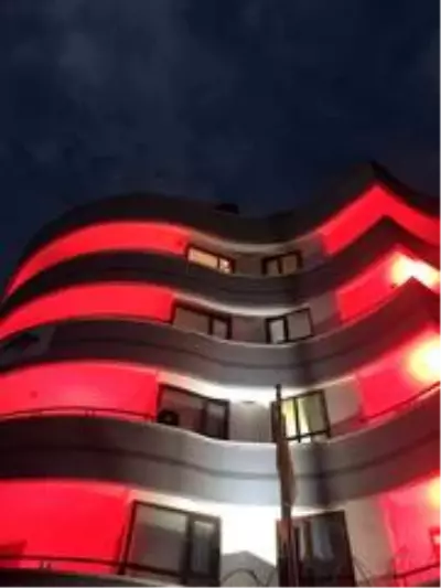 Ukrayna'nın Ankara Büyükelçiliği Türk bayrağı renkleriyle aydınlatıldı Ukrayna'nın Ankara Büyükelçiliği Türk bayrağı renkleriyle aydınlatıldı