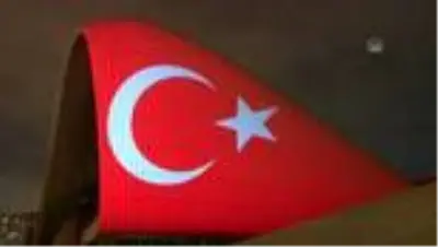 Ünlü yapılara Türk bayrağı yansıtıldı Ünlü yapılara Türk bayrağı yansıtıldı