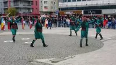 Uşak'ta 29 Ekim Cumhuriyet Bayramı coşkuyla kutlandı Uşak'ta 29 Ekim Cumhuriyet Bayramı coşkuyla kutlandı