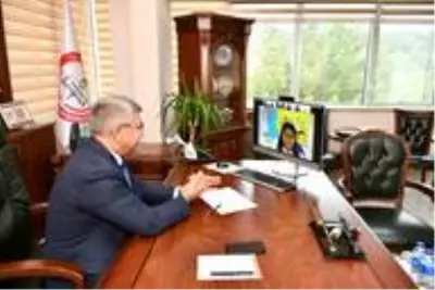 Vali Gürel, cumhuriyet çocukları ile VKS üzerinden bir araya geldi Vali Gürel, cumhuriyet çocukları ile VKS üzerinden bir araya geldi