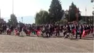 Vali Pehlivan, 29 Ekim Cumhuriyet Bayramı kutlamalarında konvoya katıldı Vali Pehlivan, 29 Ekim Cumhuriyet Bayramı kutlamalarında konvoya katıldı