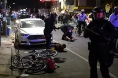 Wallace protestoları sırasında Philadelphia'da sokağa çıkma yasağı Wallace protestoları sırasında Philadelphia'da sokağa çıkma yasağı