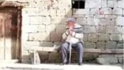 Son dakika haberi | Yaşlı adamın bayrak hassasiyeti Son dakika haberi | Yaşlı adamın bayrak hassasiyeti