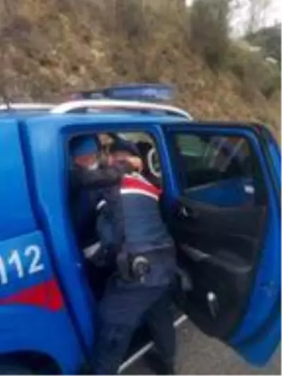 Son dakika... Yolda kalan engelliye, jandarmadan yardım eli Son dakika... Yolda kalan engelliye, jandarmadan yardım eli