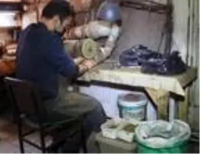 Yüzde 95'i çöpe giden Oltu taşını presleyerek ekonomiye kazandırdılar Yüzde 95'i çöpe giden Oltu taşını presleyerek ekonomiye kazandırdılar