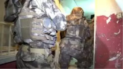 - 16 kişinin gözaltına alındığı DEAŞ operasyonu polis kamerasında - 16 kişinin gözaltına alındığı DEAŞ operasyonu polis kamerasında