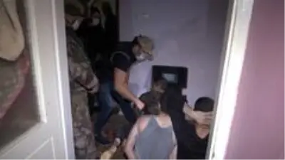 - 16 kişinin gözaltına alındığı DEAŞ operasyonu polis kamerasında - 16 kişinin gözaltına alındığı DEAŞ operasyonu polis kamerasında