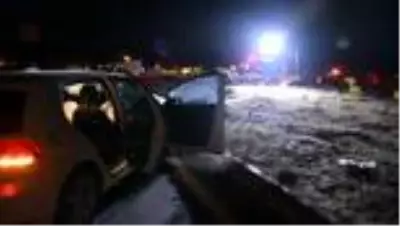 Son dakika haber! 2 otomobil çarpıştı: 2 ölü, 4 yaralı Son dakika haber! 2 otomobil çarpıştı: 2 ölü, 4 yaralı