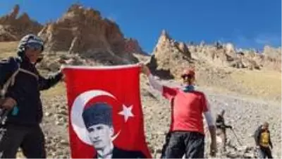 29 Ekim Cumhuriyet Bayramı Erciyes zirve tırmanışı yapıldı 29 Ekim Cumhuriyet Bayramı Erciyes zirve tırmanışı yapıldı