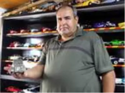 42 yılda 1000'in üzerinde oyuncak araba biriktirdi! Evinin bir odası müze 42 yılda 1000'in üzerinde oyuncak araba biriktirdi! Evinin bir odası müze