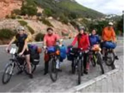 5 Rus arkadaş, bisikletle Antalya turu yapıyor 5 Rus arkadaş, bisikletle Antalya turu yapıyor