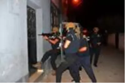 Adana'da PKK operasyonu: 5 gözaltı Adana'da PKK operasyonu: 5 gözaltı