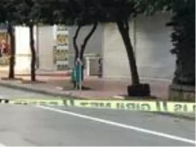 Son dakika haberleri... Adana valiliğe giden protokol yolundaki şüpheli valiz polisi alarma geçirdi Son dakika haberleri... Adana valiliğe giden protokol yolundaki şüpheli valiz polisi alarma geçirdi