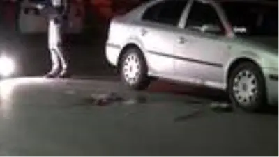 Akaryakıt istasyonunda karşılaşan husumetli iki kişinin kavgası kanlı bitti: 1 ağır yaralı Akaryakıt istasyonunda karşılaşan husumetli iki kişinin kavgası kanlı bitti: 1 ağır yaralı