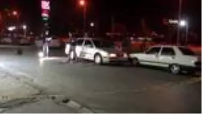 Akaryakıt istasyonunda karşılaşan husumetli iki kişinin kavgası kanlı bitti: 1 ağır yaralı Akaryakıt istasyonunda karşılaşan husumetli iki kişinin kavgası kanlı bitti: 1 ağır yaralı
