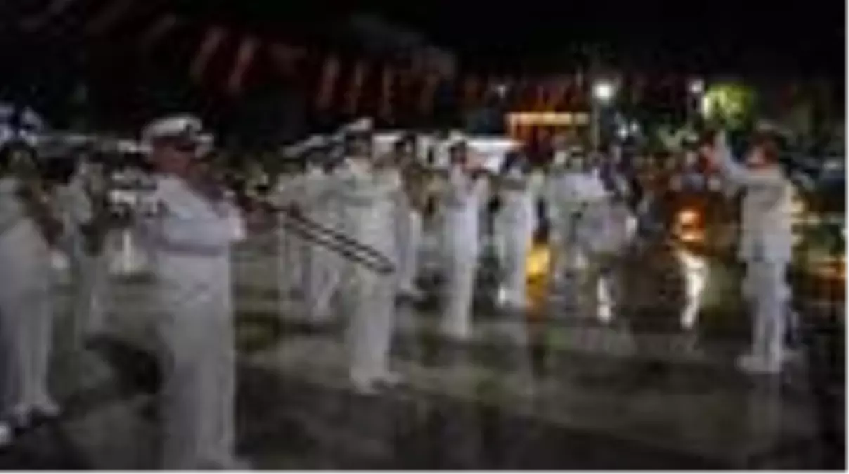 Aksaz Deniz Üs Komutanlığı Askeri Bandosu konser verdi