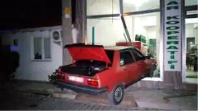 Alkollü sürücü işyerine daldı Alkollü sürücü işyerine daldı