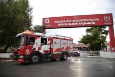 Son Dakika | Antalya Büyükşehir Belediyesi ekipleri yaraları sarmak üzere yola çıktı Son Dakika | Antalya Büyükşehir Belediyesi ekipleri yaraları sarmak üzere yola çıktı