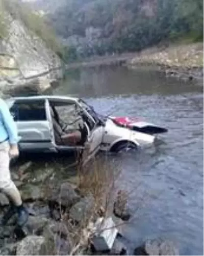 Askere gidecek kardeşler kaza yaptı: 1 ölü, 1 yaralı Askere gidecek kardeşler kaza yaptı: 1 ölü, 1 yaralı