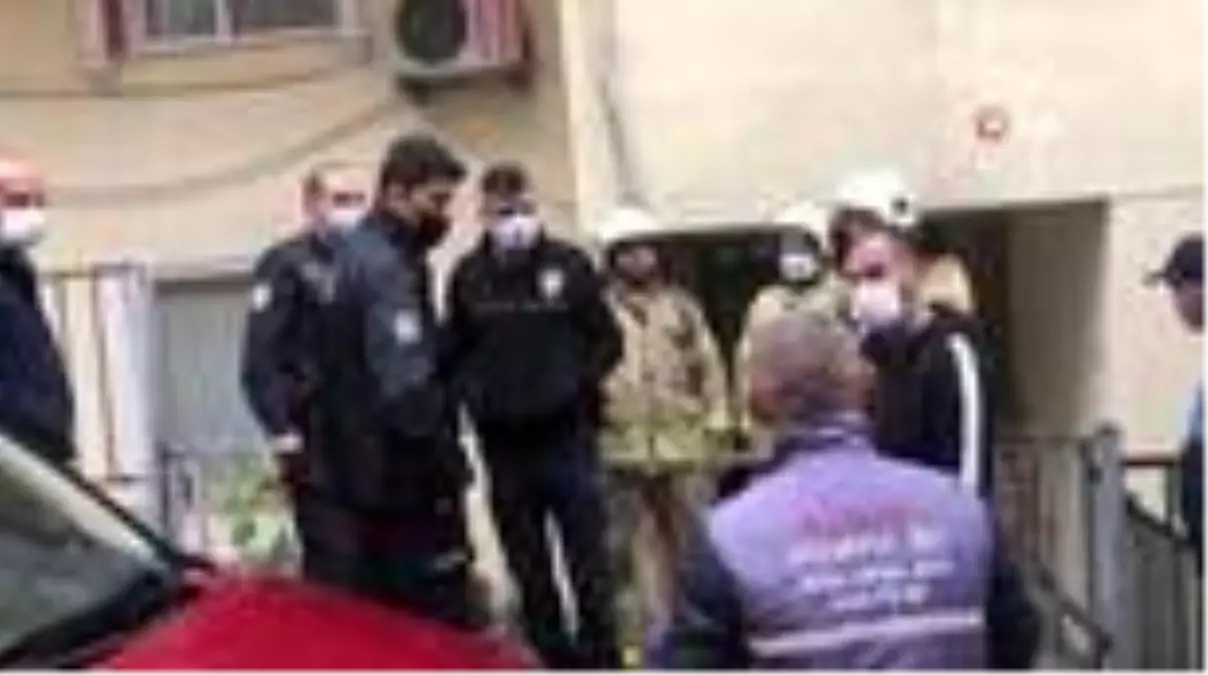 Avcılar'da bir binada deprem sonrası çatlak oluştu - İzmir