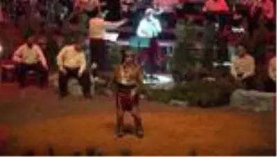 Başkan Örki Cumhuriyet için söyledi, personeli sahnede bağımsızlığı anlattı Başkan Örki Cumhuriyet için söyledi, personeli sahnede bağımsızlığı anlattı