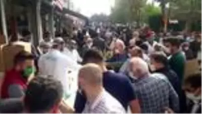 Bedava maske dağıtımı koronayı unutturdu Bedava maske dağıtımı koronayı unutturdu