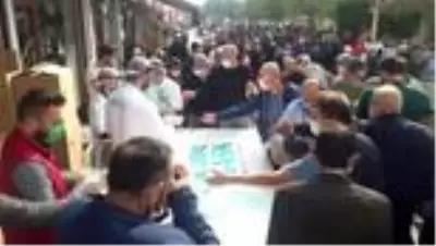 Bedava maske dağıtımı koronayı unutturdu Bedava maske dağıtımı koronayı unutturdu