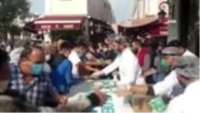 Bedava maske dağıtımı koronayı unutturdu Bedava maske dağıtımı koronayı unutturdu