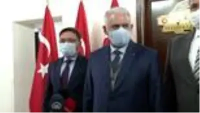 Binali Yıldırım: 'Depremde 20 civarında yıkılan bina var' Binali Yıldırım: 'Depremde 20 civarında yıkılan bina var'