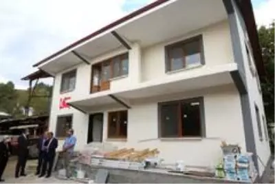 Son dakika haberi... Bolu'da yangında 2 çocuğunu kaybeden aileye yeni evini teslim edildi Son dakika haberi... Bolu'da yangında 2 çocuğunu kaybeden aileye yeni evini teslim edildi