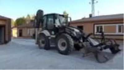 Çaldıran'da belediye ekipleri 40 okulda tadilat çalışması yürüttü Çaldıran'da belediye ekipleri 40 okulda tadilat çalışması yürüttü