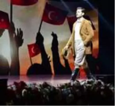 Covid-19 tedavisi gören Akpolat, kutlamalara hastaneden verdiği mesajla katıldı Covid-19 tedavisi gören Akpolat, kutlamalara hastaneden verdiği mesajla katıldı