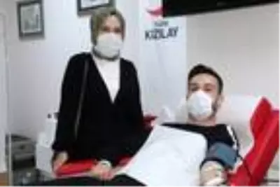 Covid-19'u yenen çift, düğün sonrası plazma bağışladı Covid-19'u yenen çift, düğün sonrası plazma bağışladı
