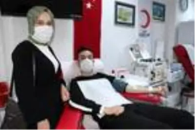 Covid-19'u yenen çift, düğün sonrası plazma bağışladı Covid-19'u yenen çift, düğün sonrası plazma bağışladı