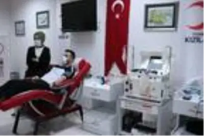Covid-19'u yenen çift, düğün sonrası plazma bağışladı Covid-19'u yenen çift, düğün sonrası plazma bağışladı