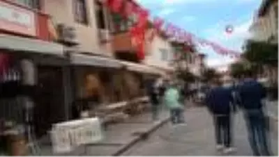 Deprem Çeşme'deki bazı viran binaların duvarlarını yıktı Deprem Çeşme'deki bazı viran binaların duvarlarını yıktı