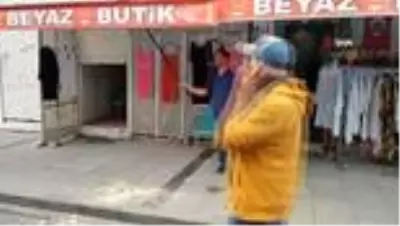 Deprem Çeşme'deki bazı viran binaların duvarlarını yıktı Deprem Çeşme'deki bazı viran binaların duvarlarını yıktı