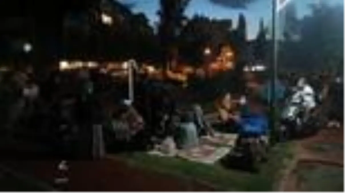 Deprem endişesi vatandaşları parklara yöneltti