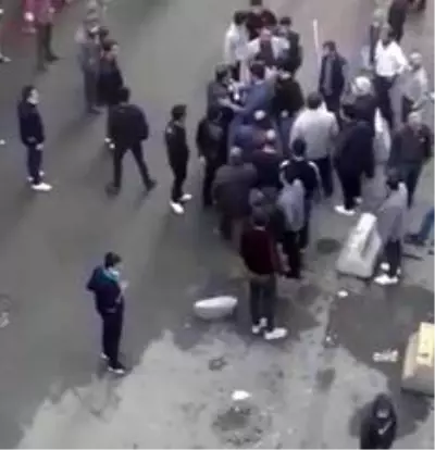 Alacak verecek tartışması meydan kavgasına dönüştü! Silah ve sporlar havada uçuştu Alacak verecek tartışması meydan kavgasına dönüştü! Silah ve sporlar havada uçuştu