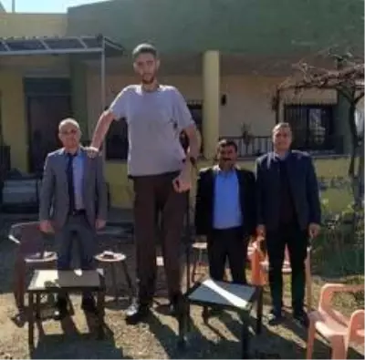 Koronavirüse yakalanan dünyanın en uzun insanı Sultan Kösen 1 haftadır yoğun bakımda Koronavirüse yakalanan dünyanın en uzun insanı Sultan Kösen 1 haftadır yoğun bakımda