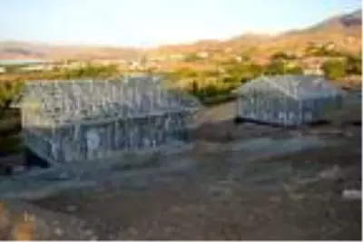 Elazığ'da köy konutlarının inşası sürüyor Elazığ'da köy konutlarının inşası sürüyor