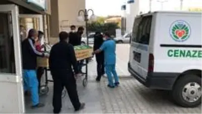 Elazığ'da yangında ölen 2 kardeş, tek tabutta son yolculuğuna uğurlandı Elazığ'da yangında ölen 2 kardeş, tek tabutta son yolculuğuna uğurlandı