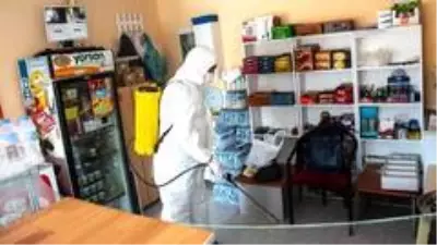 Erenler'de okul kantinlerinde dezenfekte ve denetim çalışmaları sürüyor Erenler'de okul kantinlerinde dezenfekte ve denetim çalışmaları sürüyor
