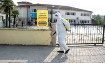 Erenler'de okul kantinlerinde dezenfekte ve denetim çalışmaları sürüyor Erenler'de okul kantinlerinde dezenfekte ve denetim çalışmaları sürüyor