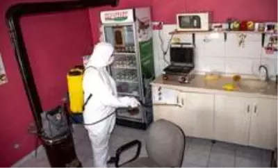 Erenler'de okul kantinlerinde dezenfekte ve denetim çalışmaları sürüyor Erenler'de okul kantinlerinde dezenfekte ve denetim çalışmaları sürüyor