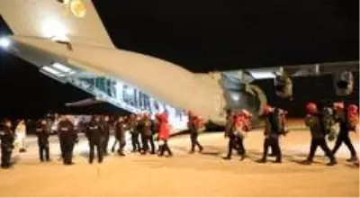 Son dakika haberi... Erzurum Büyükşehir'in kurtarma ekibi askeri uçakla İzmir'e hareket etti Son dakika haberi... Erzurum Büyükşehir'in kurtarma ekibi askeri uçakla İzmir'e hareket etti